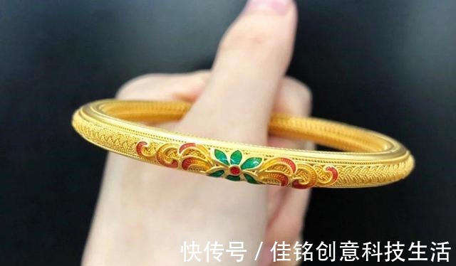 手镯 古法手镯戴久了会变光面吗很多人都疑惑的问题，一起来看看吧！