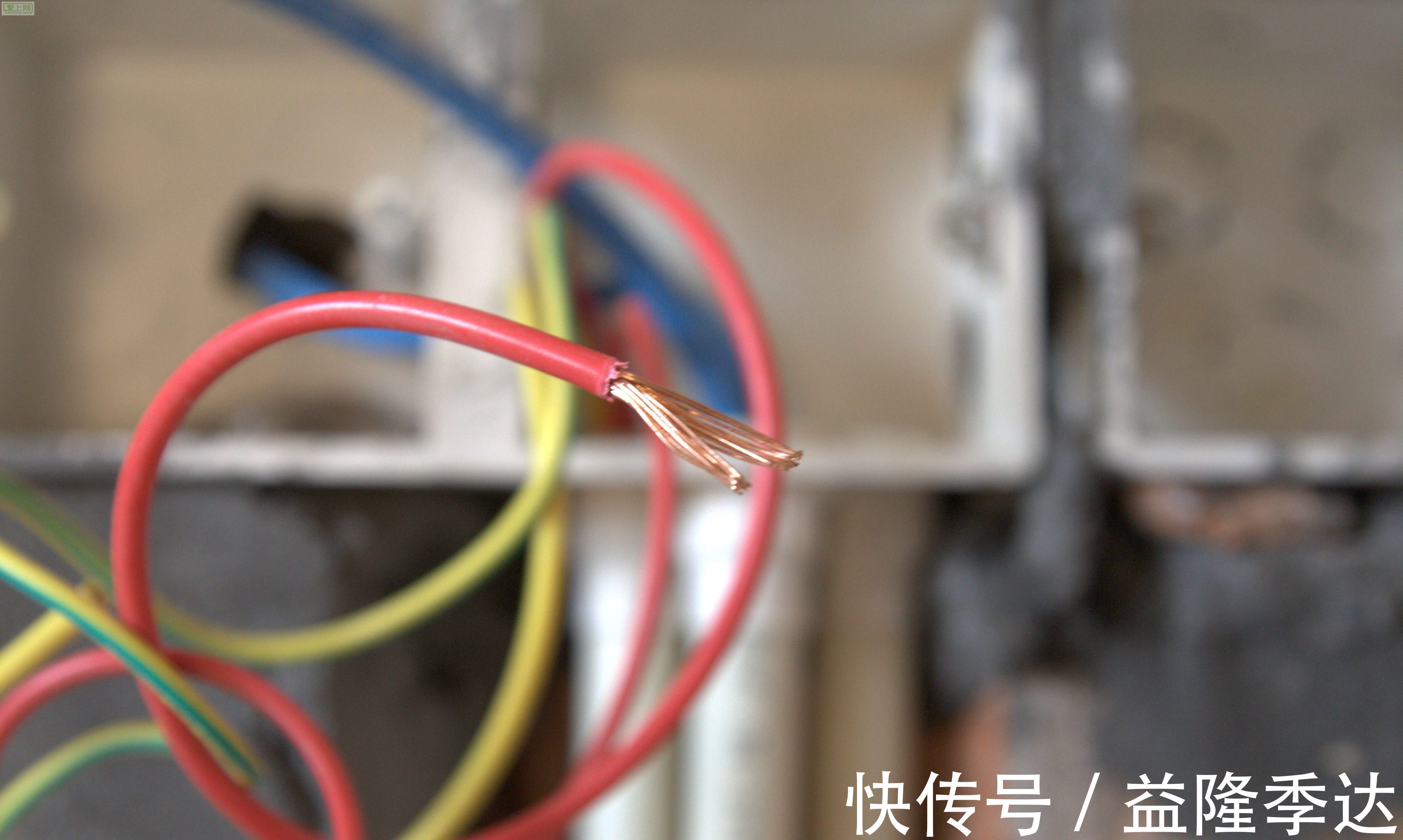 短路|插座里的地线有什么用没有地线，应该怎么办
