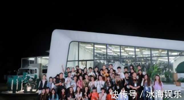 小公主|黄晓明发文告别《中餐厅》，黄店长正式下班，希望下一季还在