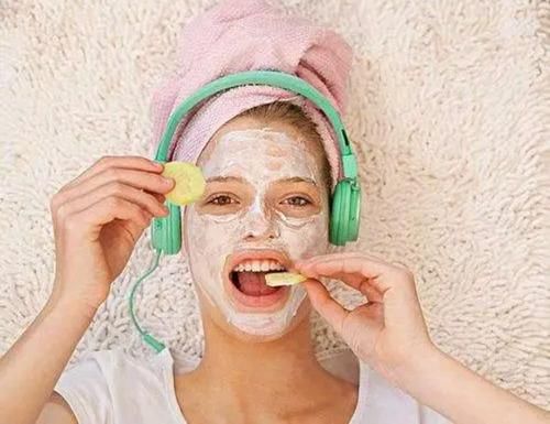 天天敷着面膜睡觉对皮肤有哪些伤害？看了这几点，庆幸自己没跟风