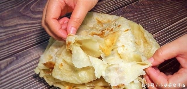 奶奶用了一辈子的烙饼做法，外酥里软，凉了不硬，比外面卖的好吃