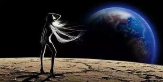 月球上出现外星遗址?嫦娥四号发现一块“石碑”,上面文字已消失