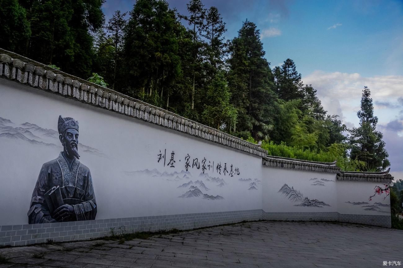 老年|小镇蒙蒙烟雨，小桥流水，断桥残雪~青山点点，古道悠悠