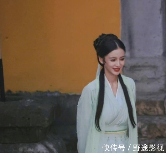 cos|baby录制综艺《萌探》,cos青蛇造型好绝,网友:杨紫有压力了