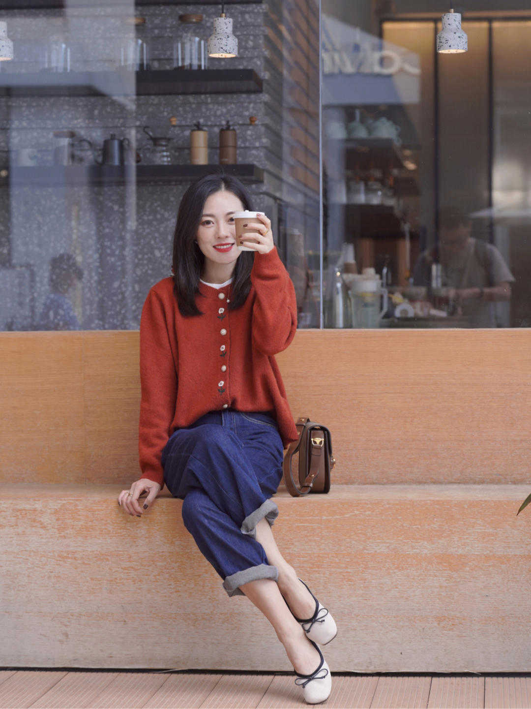 穿搭|今年流行红色毛衣,搭配半裙,裤子都气质,简约还高级