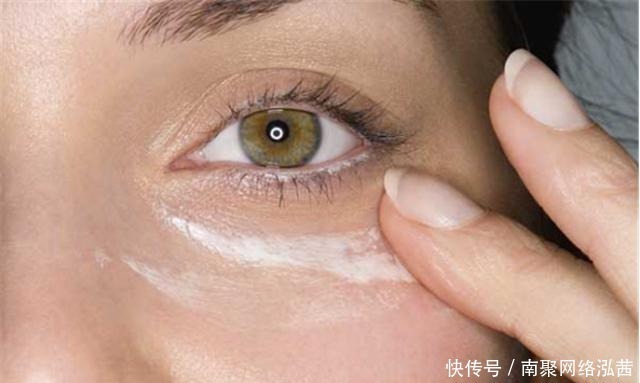 “涂眼霜”的4种错误方法,就算是千元眼霜也是浪费钱还没效果!