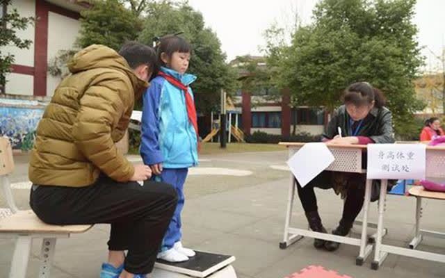 孩子“不长个”前，骨骺线会发出3个信号，家长早发现能再长5厘米