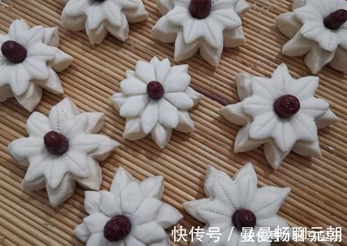 70岁的老妈蒸馒头有一手,这2步学会了光滑暄软特好吃,收藏试试