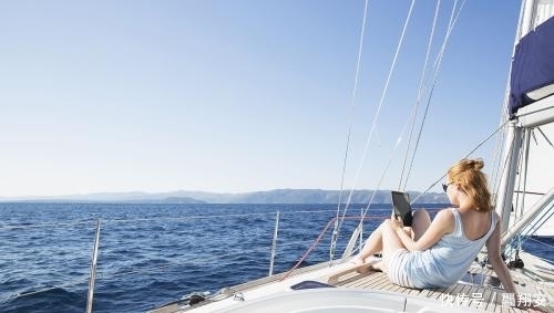 原来穷游的真相是这样的 女子玩遍全世界全是陌生男买单