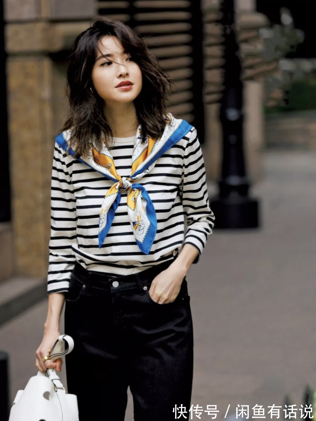 丝巾|当第一阵秋风吹起,懂得用好丝巾的女人,怎么看都有“高级感”