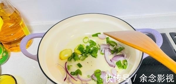 番茄金针菇牛腩|牛腩和番茄才是黄金搭档,肉质紧实,味道浓郁,搭配米饭,超爱吃。