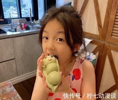 吐司面包|劉耕宏曬倆女兒,8歲小泡芙越長(zhǎng)越標(biāo)致,手上涂指甲油超精致