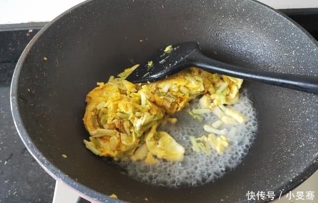 老公用它炒鸡蛋,几十年来第一次看到,没想到又香又嫩,这么好吃