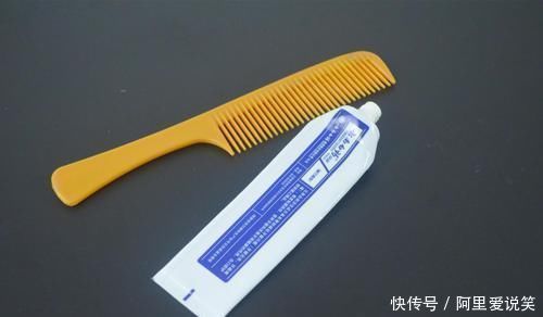 梳子|在梳子上涂抹牙膏，作用真厉害，我也是刚知道，快回家试一试