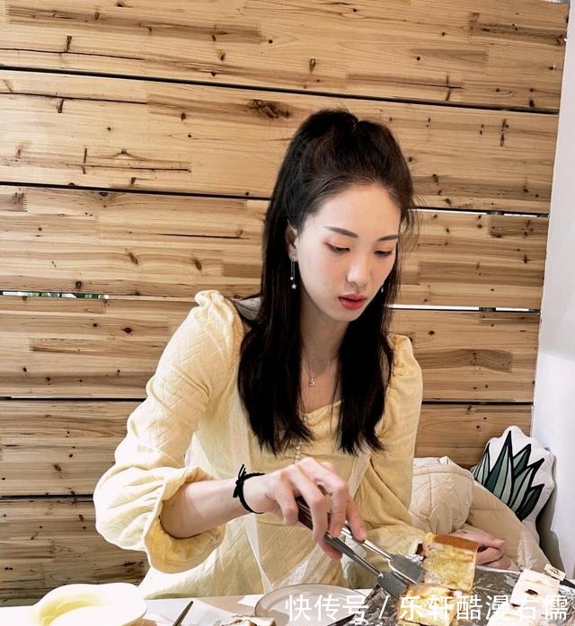 郑益昕|女排最新资讯杨婕退役,金软景未出席颁奖,郑益昕晒美照似仙女