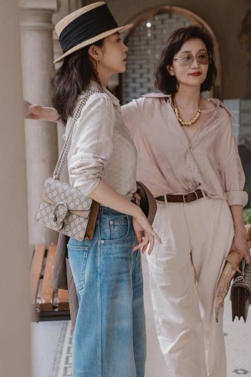 T恤 50岁以后穿T恤会很土,今年流行三木妈妈的穿搭,优雅减龄又时髦