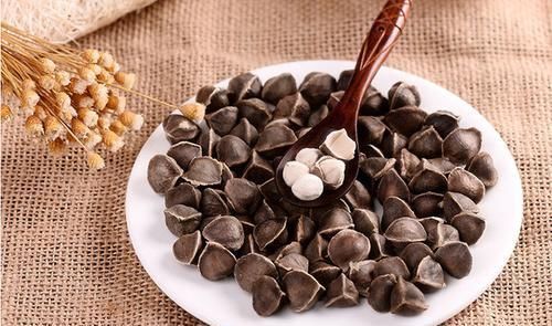 它是天然“助眠果”，睡前吃2粒，清心安神，让你睡得香