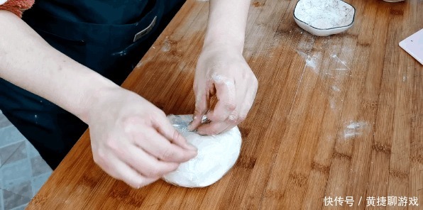 一碗面粉,1斤冬瓜,教你做皮脆馅香的老婆饼,每一口都酥到掉渣