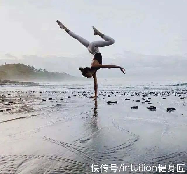 燃脂|24岁瑜伽美女博主,拥有200万粉丝,仅一张自拍照都价值上万