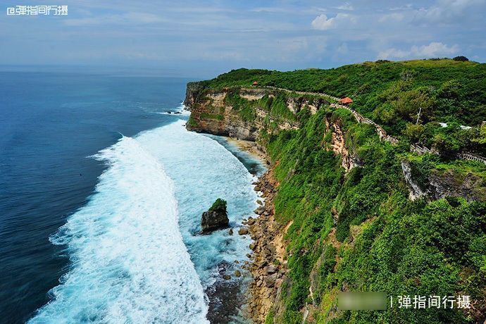 雪山|巴厘岛“壮美海景”，悬崖险峻，海浪滔天，还流传着感人爱情故事