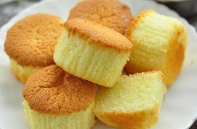 新手也能做的蛋糕,只需4种常见用料,蛋清蛋黄不用分离,特别香