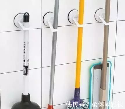 卫生间|老婆不顾家人的反对,卫生间就砌半堵墙,完工后全家都夸她聪明