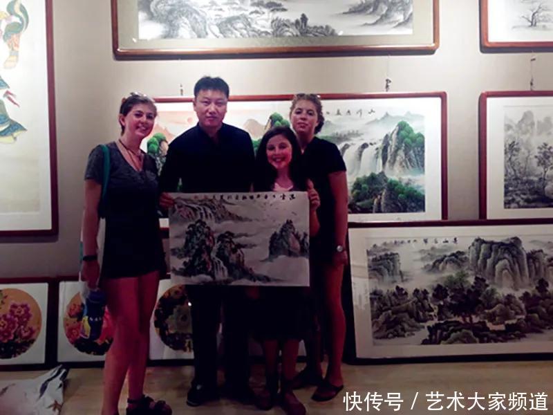 墨忠虎一一刘猛豹中国水墨工笔榕树创始人作品鉴赏