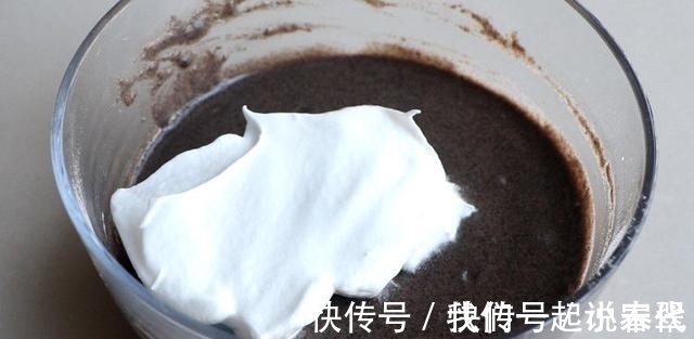模具|黑米发糕做法,鸡蛋加牛奶上锅蒸一蒸,软糯香甜营养满满