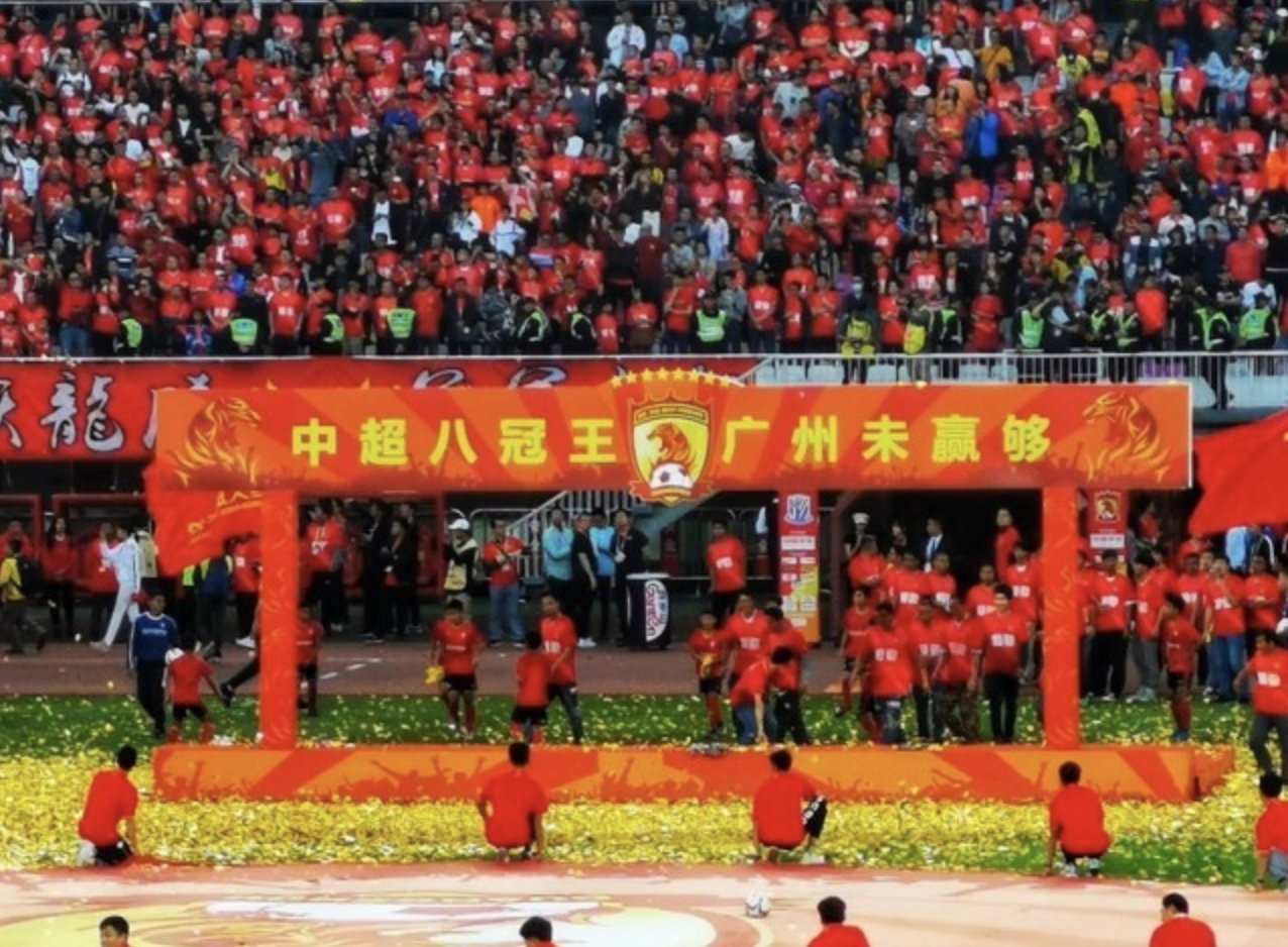 广州队|中超一家豪门要散了!媒体爆料,3个月时间已到,球员可自由身走