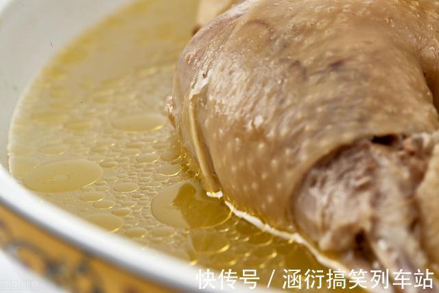 腥味|炖鸡汤时，直接下锅炖可不行，教你正确做法，汤鲜肉嫩无腥味