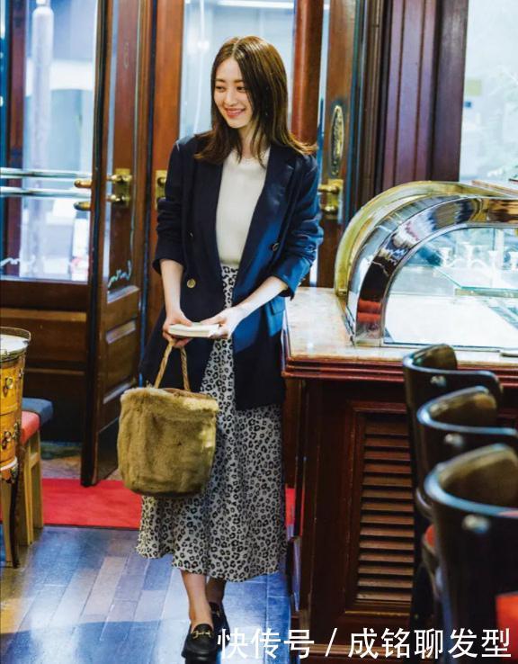 西装配西裤太正式!今年流行这四种西装搭配,时髦减龄又舒服