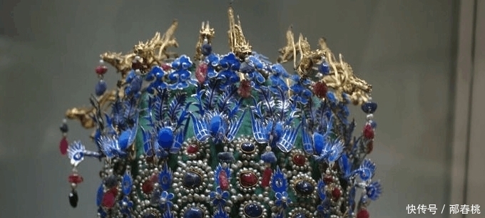 a6264|晒晒郭沫若力主发掘明定陵出土的文物: 如今龙袍发黑碎裂