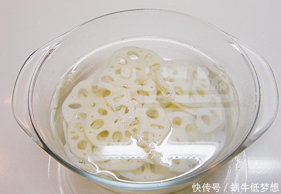 藕片|藕片凉拌正当时，配上干辣椒爆香，够味！