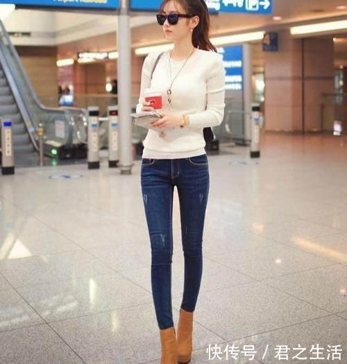 气息|紧身牛仔裤时尚又百搭，舒适简约，尽显女性的柔美气息