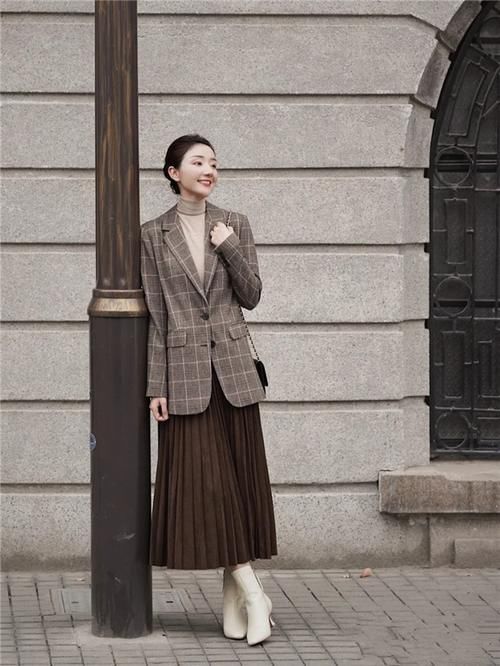 今春火了一种“小西装”，搭配裙子或者裤子都好看，又洋气又时髦