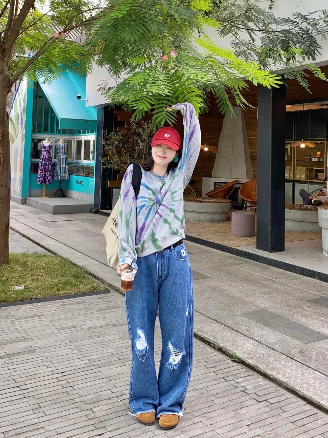 碎花裙 不费力穿搭指南,卫衣搭配牛仔阔腿裤简约洋气,少女感扑面而来