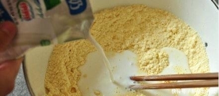 奶奶|只需几乎就能做出奶香玉米饼,香甜松软,吃出营养和健康!