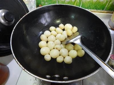 教你在家做葱香红烧小土豆,外酥里嫩口感好,上桌瞬间被秒光