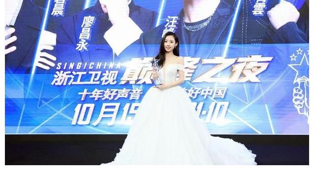 2021中國好聲音|伍珂玥問鼎《2021中國好聲音》總冠軍 十周年歷屆導(dǎo)師學(xué)員隔空合唱令觀眾破防