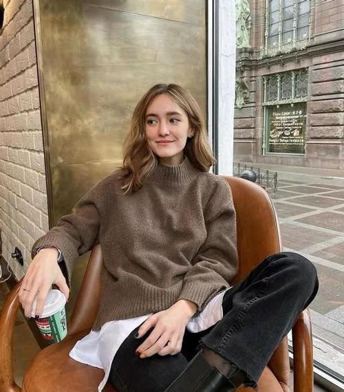 ?女人不管穿啥，都要牢记“上下法则”，很多人不懂，难怪显矮胖