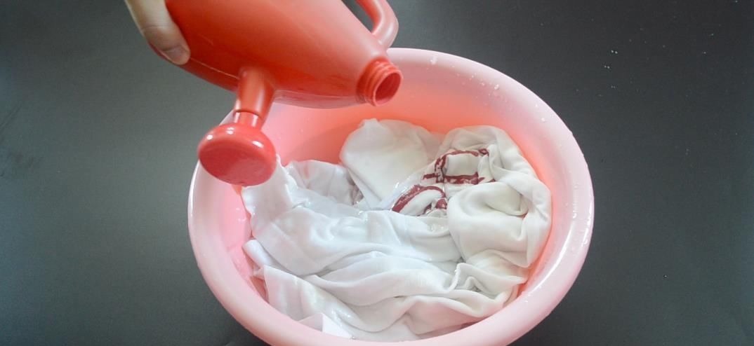 花露水倒进洗衣液里太实用了, 可惜很多人还不知道, 学会受用一生