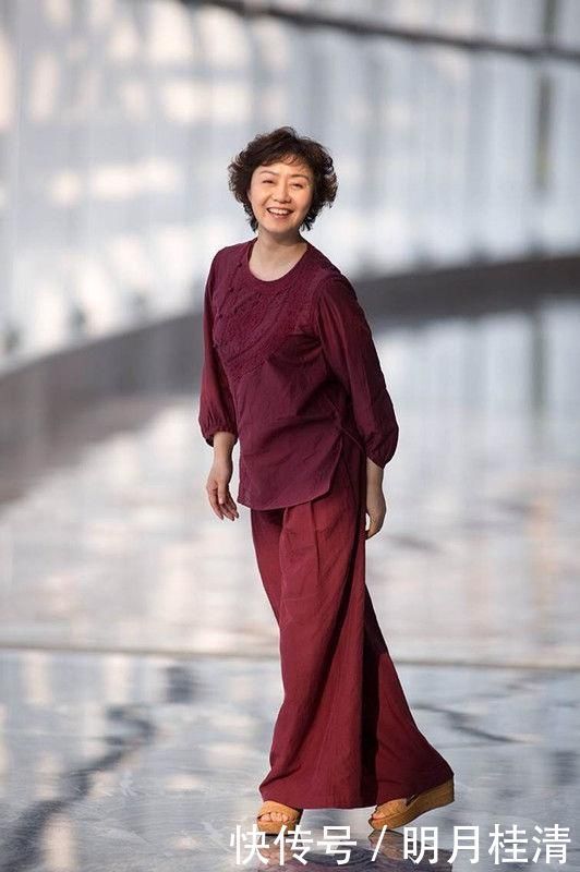 京剧第一美人李胜素,法国人赞她为“天使”,一颦一笑皆是风情