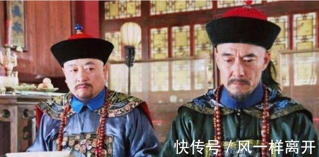 拟声词$官员要求众才子做对联,此人受尽白眼,说出一对联,众人立马闭嘴