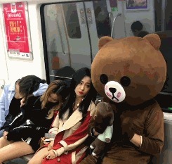 |精选搞笑GIF:这是我见过化妆化的最好的了,绝对的真材实料!