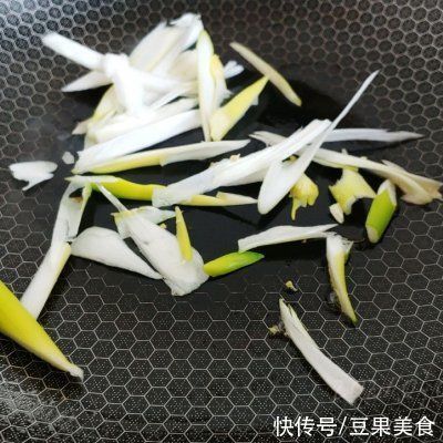  葱油蘑菇奶白菜的家常做法，简单快捷又好吃