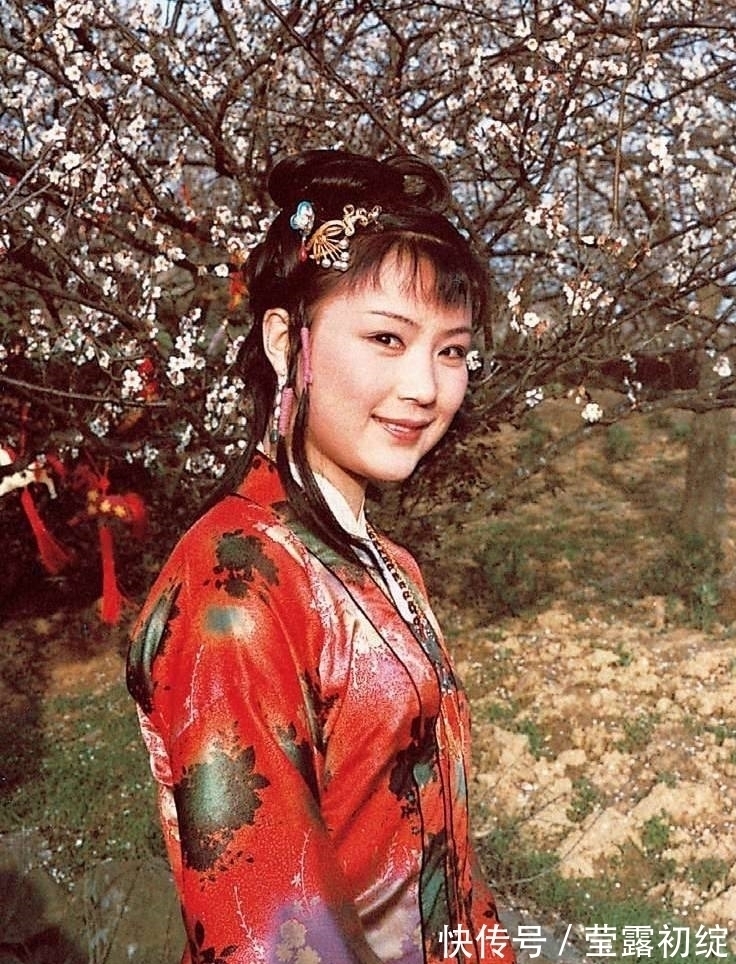 平儿&薛宝钗慷慨解囊,却被贾母连着吐槽三天,平儿背地里也嫌她穷大方