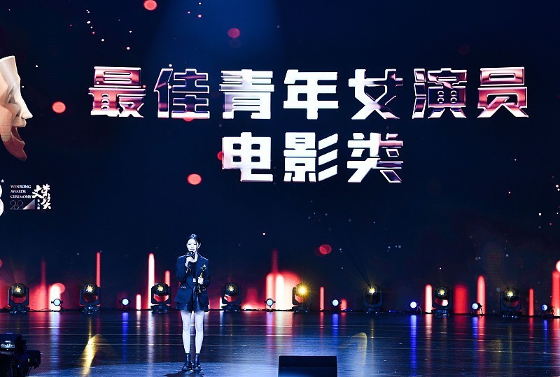 黑色服装|刘浩存生图真的挺美, 气质温婉还淑女, 穿露脐装都挺可爱的