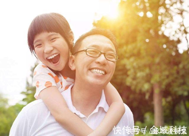 作业画|幼儿园老师留作业画妈妈睡着的样子,网友最后那张怕是要挨揍