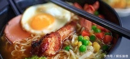 原来不同年龄的人吃方便面是不同的,大学生原来我是“最穷的”