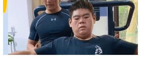 骑自行车|把胃切掉一半，一年狂瘦400斤，史上第一胖的他，如今让人羡慕